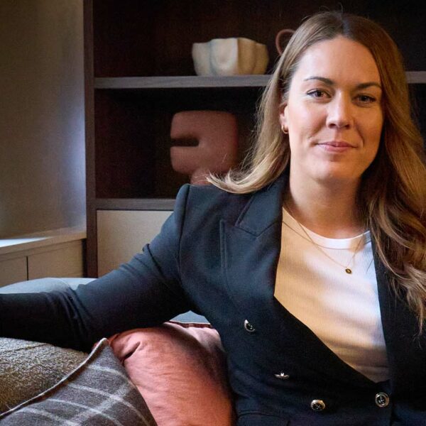 Johanna tog steget från den stora byrån – nu är hon delägare och kontorsledare